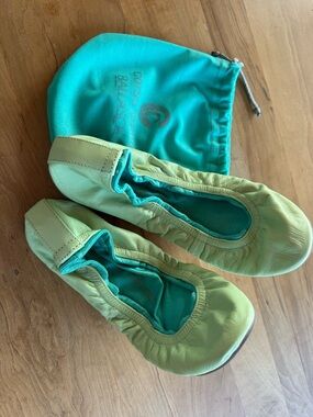 Corso Como mint Green Leather Foldable Ballet Flats with travel bag